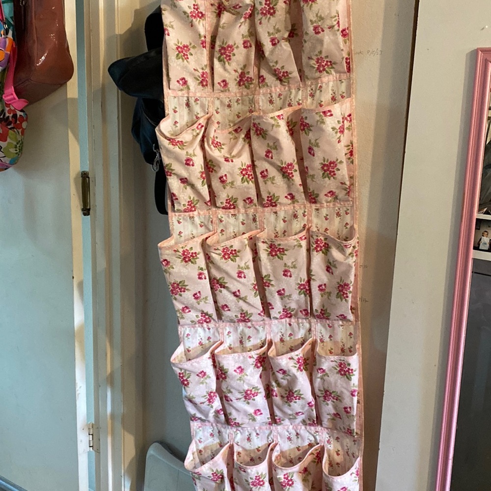 Pretty shoe storage. Holds 20 pairs